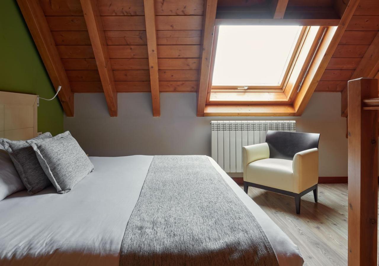 Apartahotel Tres Quinones Sallent de Gállego Eksteriør billede