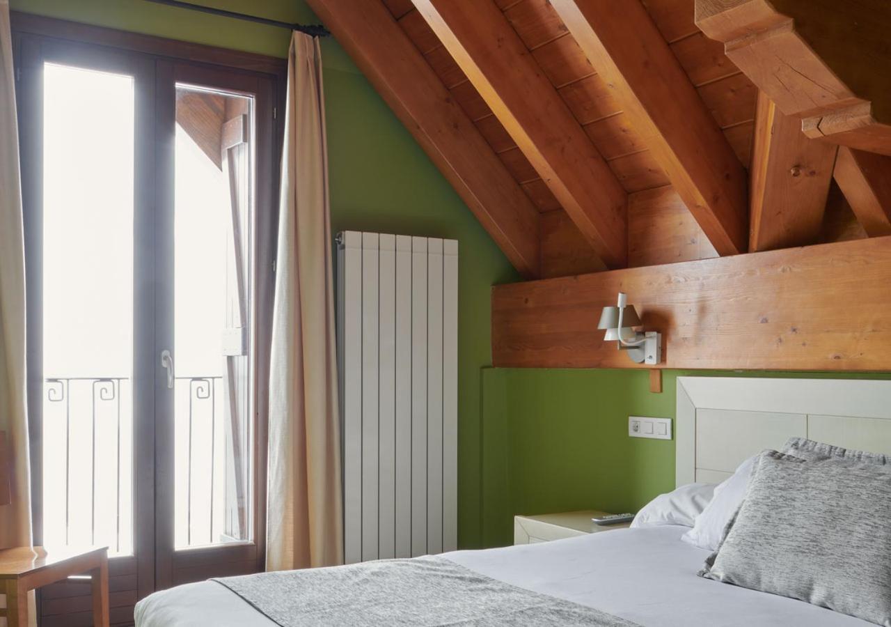 Apartahotel Tres Quinones Sallent de Gállego Eksteriør billede