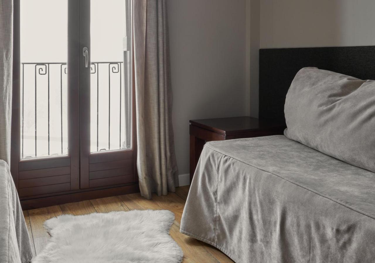 Apartahotel Tres Quinones Sallent de Gállego Eksteriør billede
