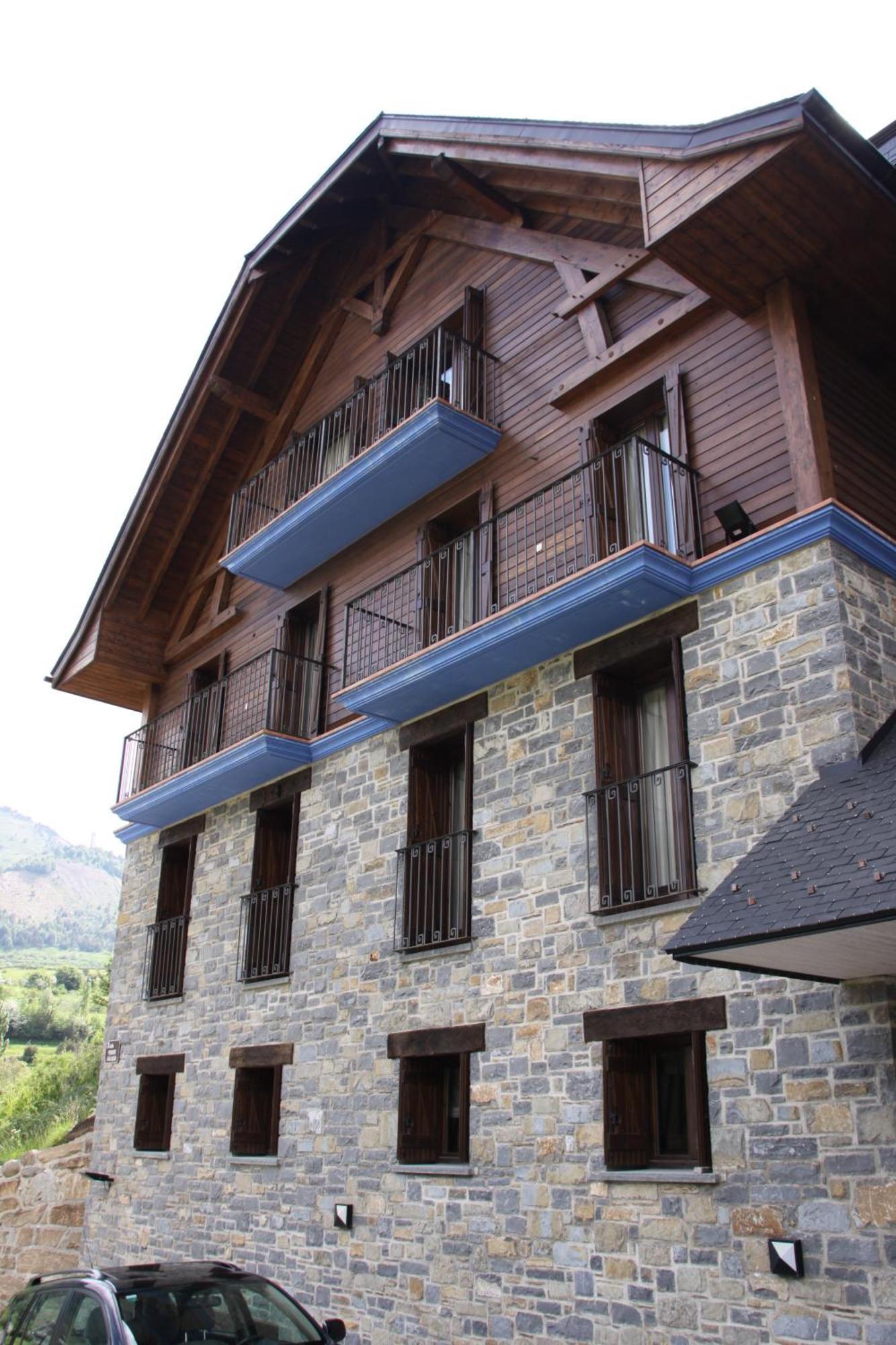 Apartahotel Tres Quinones Sallent de Gállego Eksteriør billede