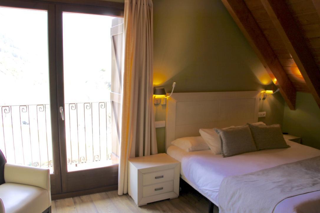 Apartahotel Tres Quinones Sallent de Gállego Eksteriør billede