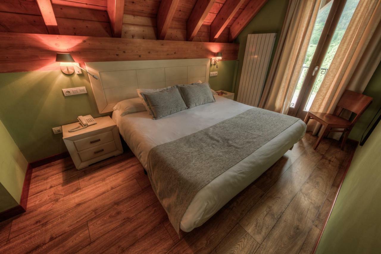 Apartahotel Tres Quinones Sallent de Gállego Eksteriør billede